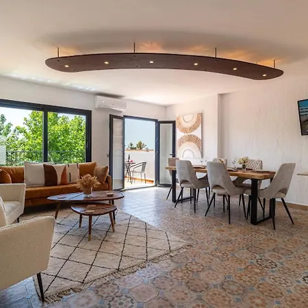 Holiday home New Renovated With Modern Touch *