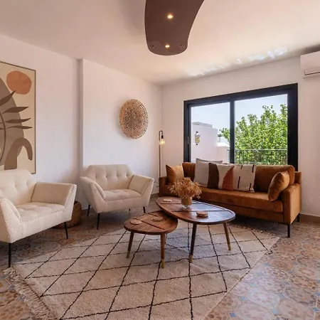 New Renovated With Modern Touch Holiday home *